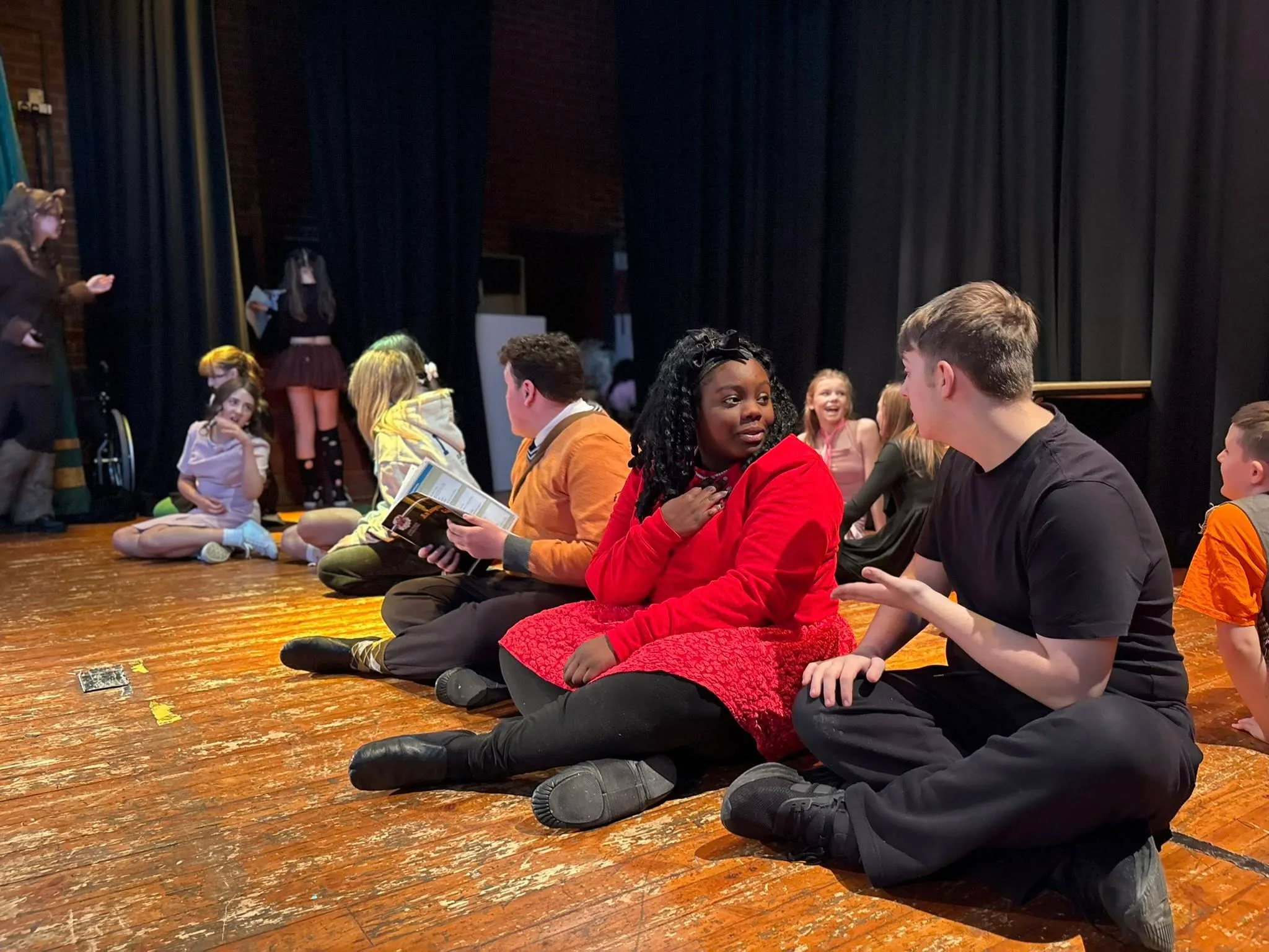 The Hunslet Club Rogues performing arts