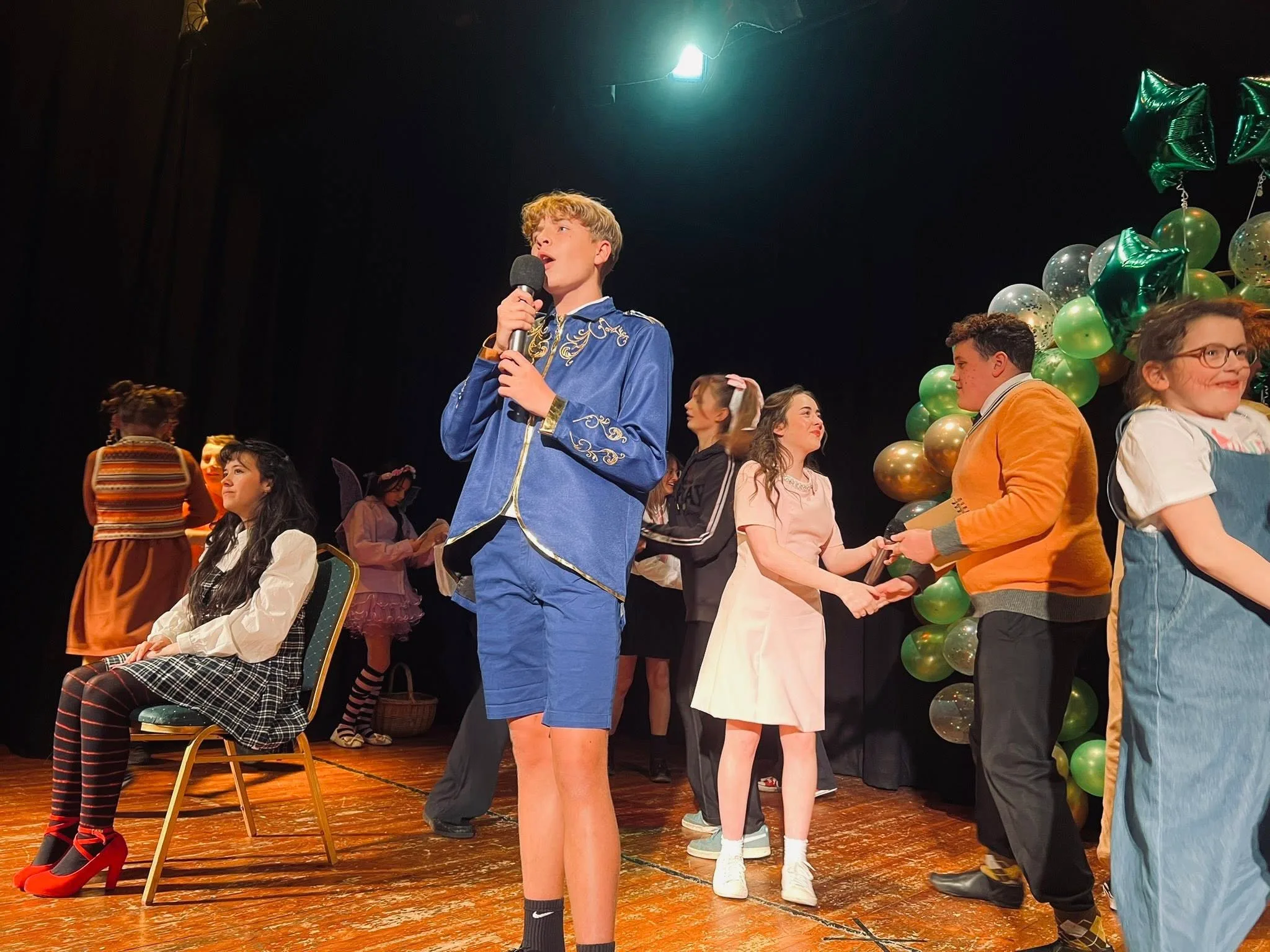 The Hunslet Club Rogues performing arts