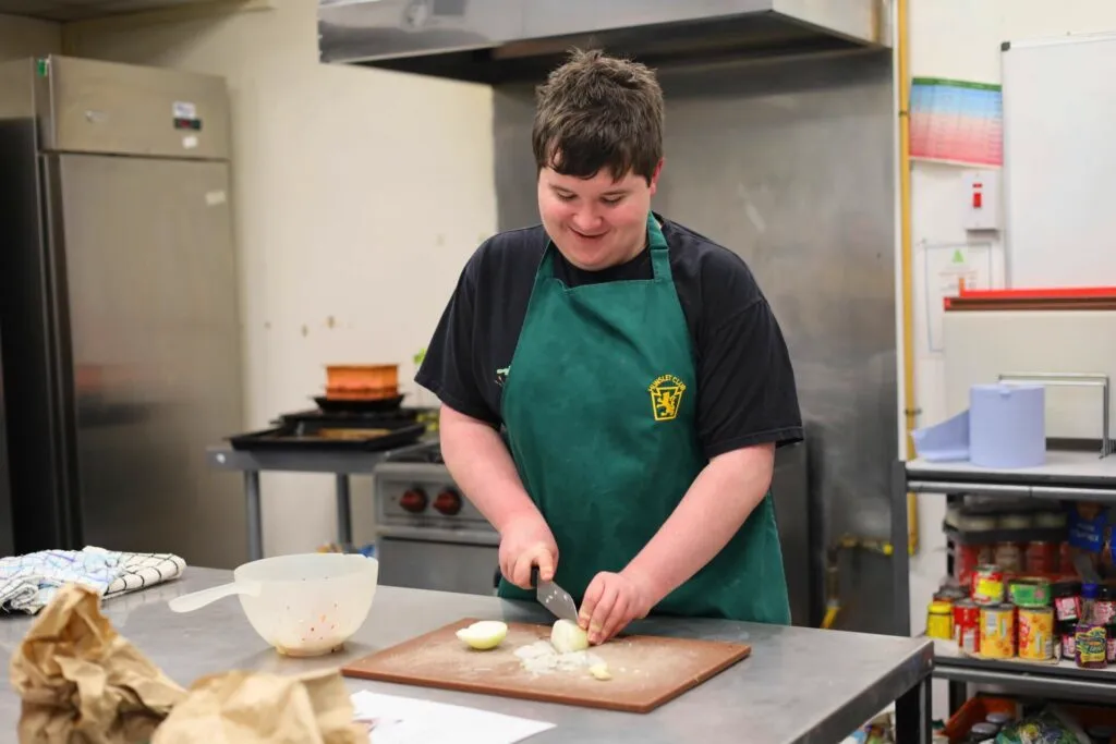 Young volunteer at The Hunslet Club